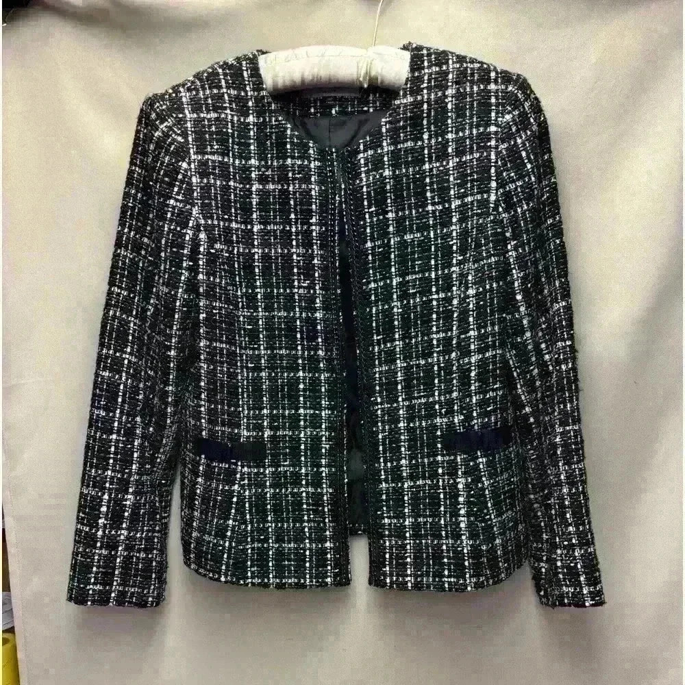 Tahari ASL Womens Jacket Size 10P Black Tweed Open Front Embellished Blazer